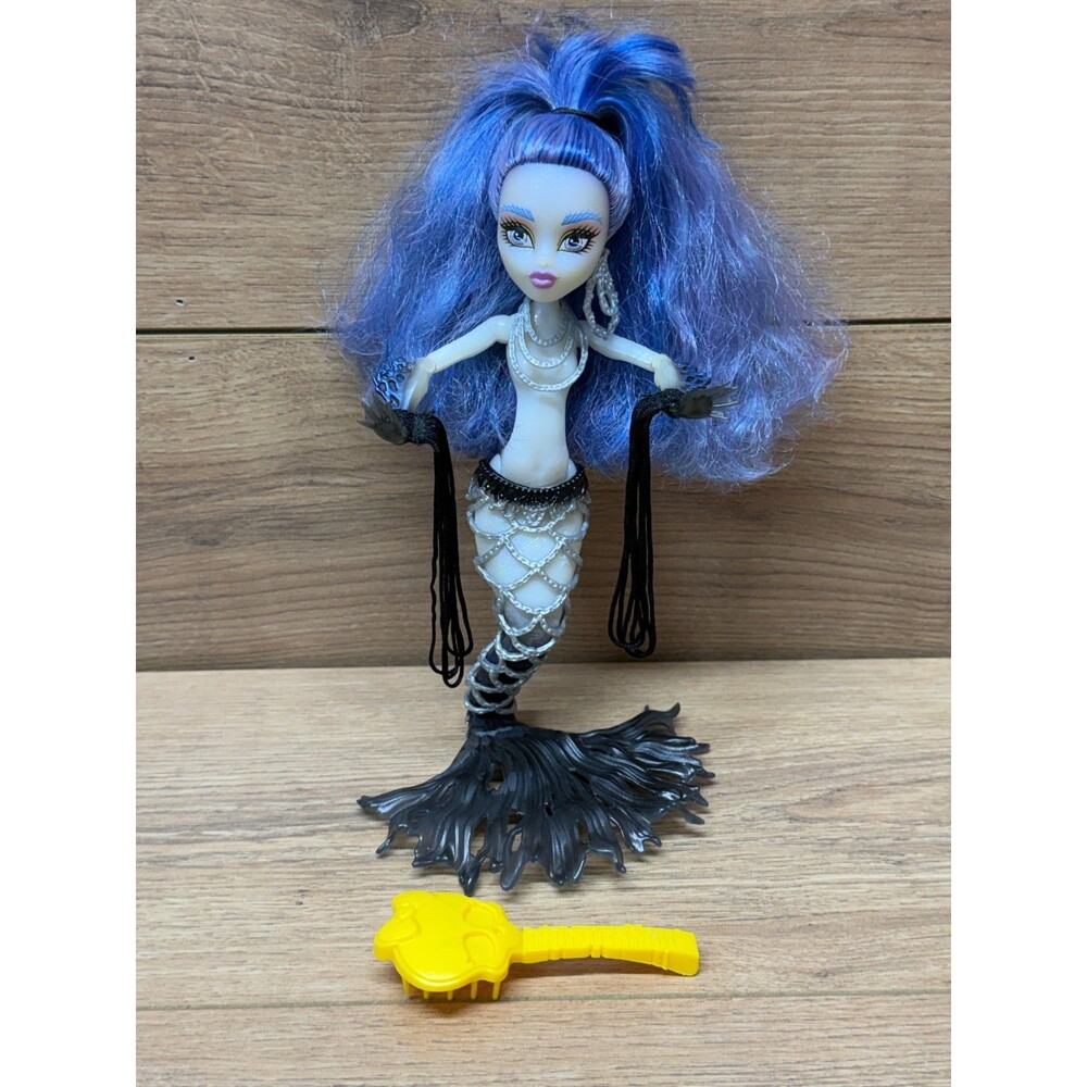 Monster High Sirena Von Boo Doll Freaky Fusion Mermaid AS-IS Broken Tail